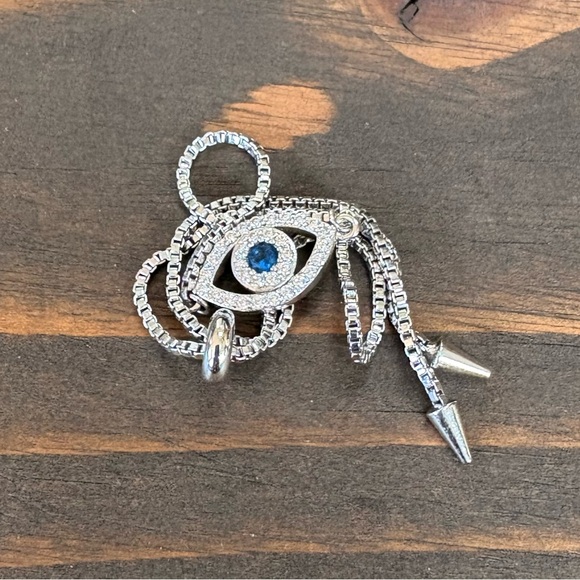 Elegant Silver Evil Eye Bracelet adjustable length - Picture 3 of 8
